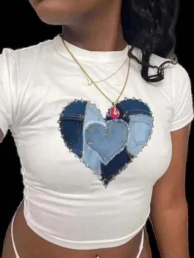 Short form-fitting T-Shirt