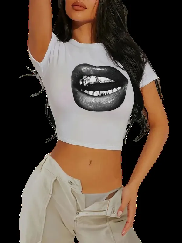 Short, form-fitting T-Shirt